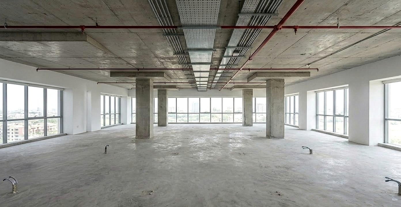 Bare shell office after dismantling by Ubigtus